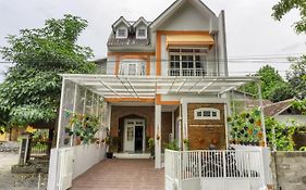 RedDoorz near Sindu Kusuma Edupark 2