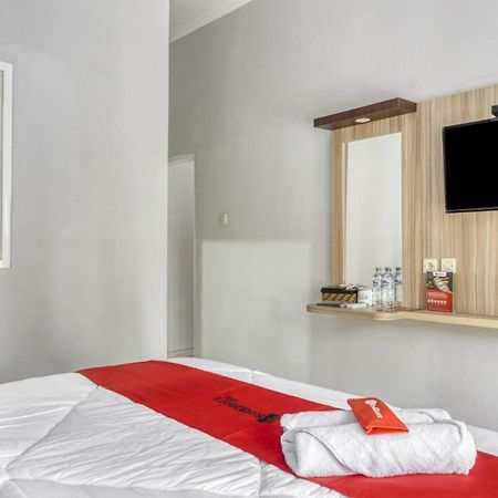 RedDoorz near Sindu Kusuma Edupark 2 Hotel Cebongan Bagian luar foto
