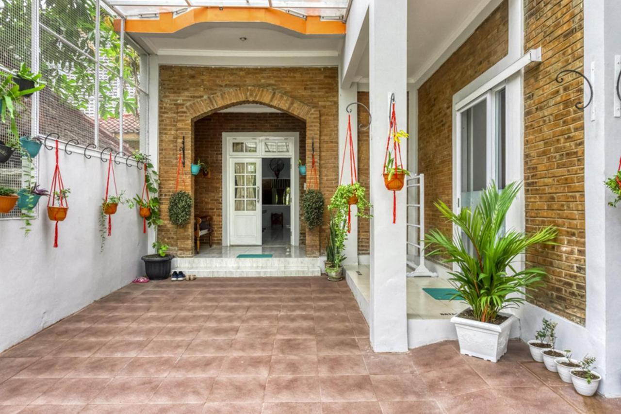 RedDoorz near Sindu Kusuma Edupark 2 Hotel Cebongan Bagian luar foto