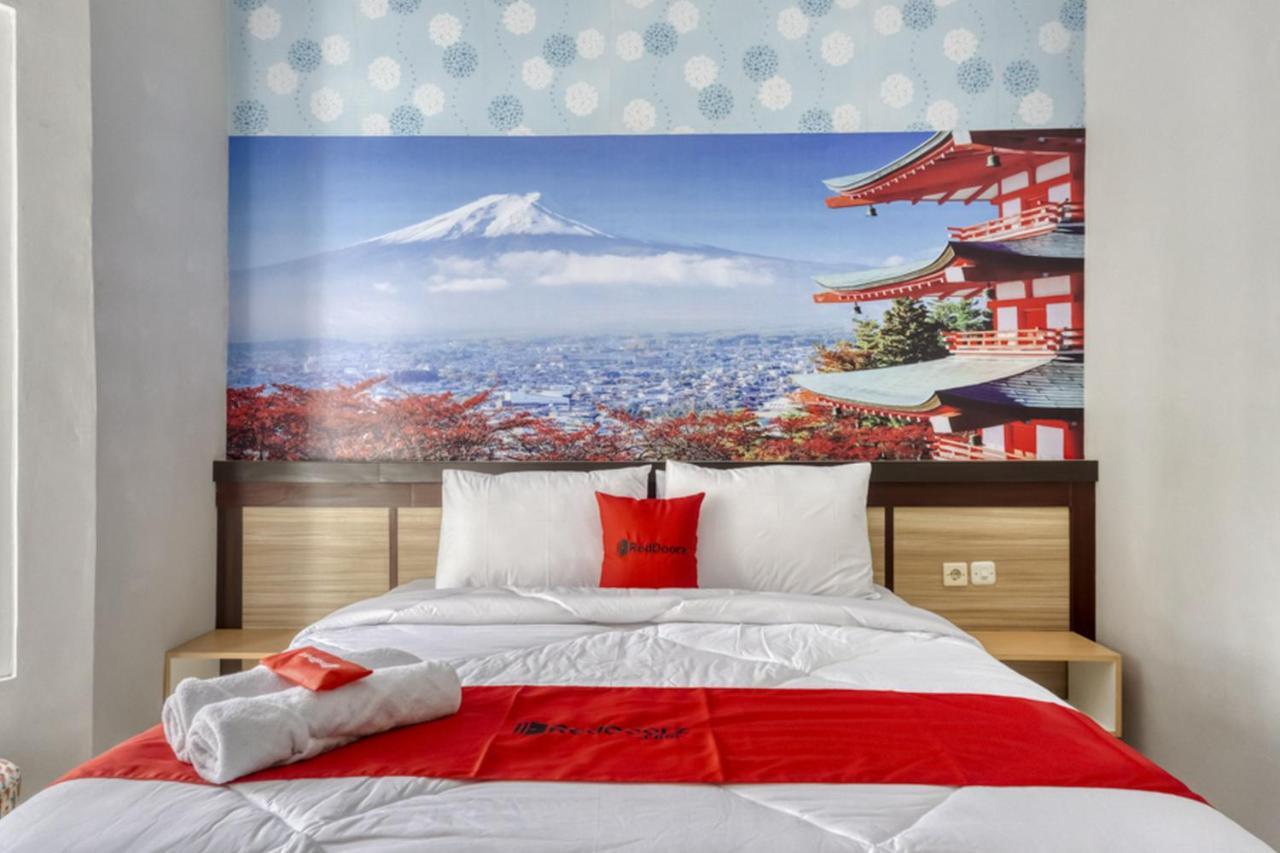 RedDoorz near Sindu Kusuma Edupark 2 Hotel Cebongan Bagian luar foto
