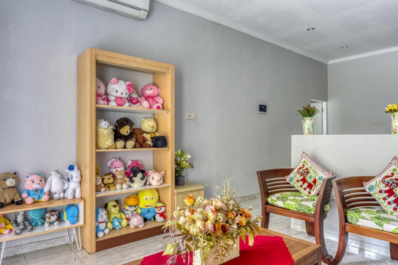 RedDoorz near Sindu Kusuma Edupark 2 Hotel Cebongan Bagian luar foto